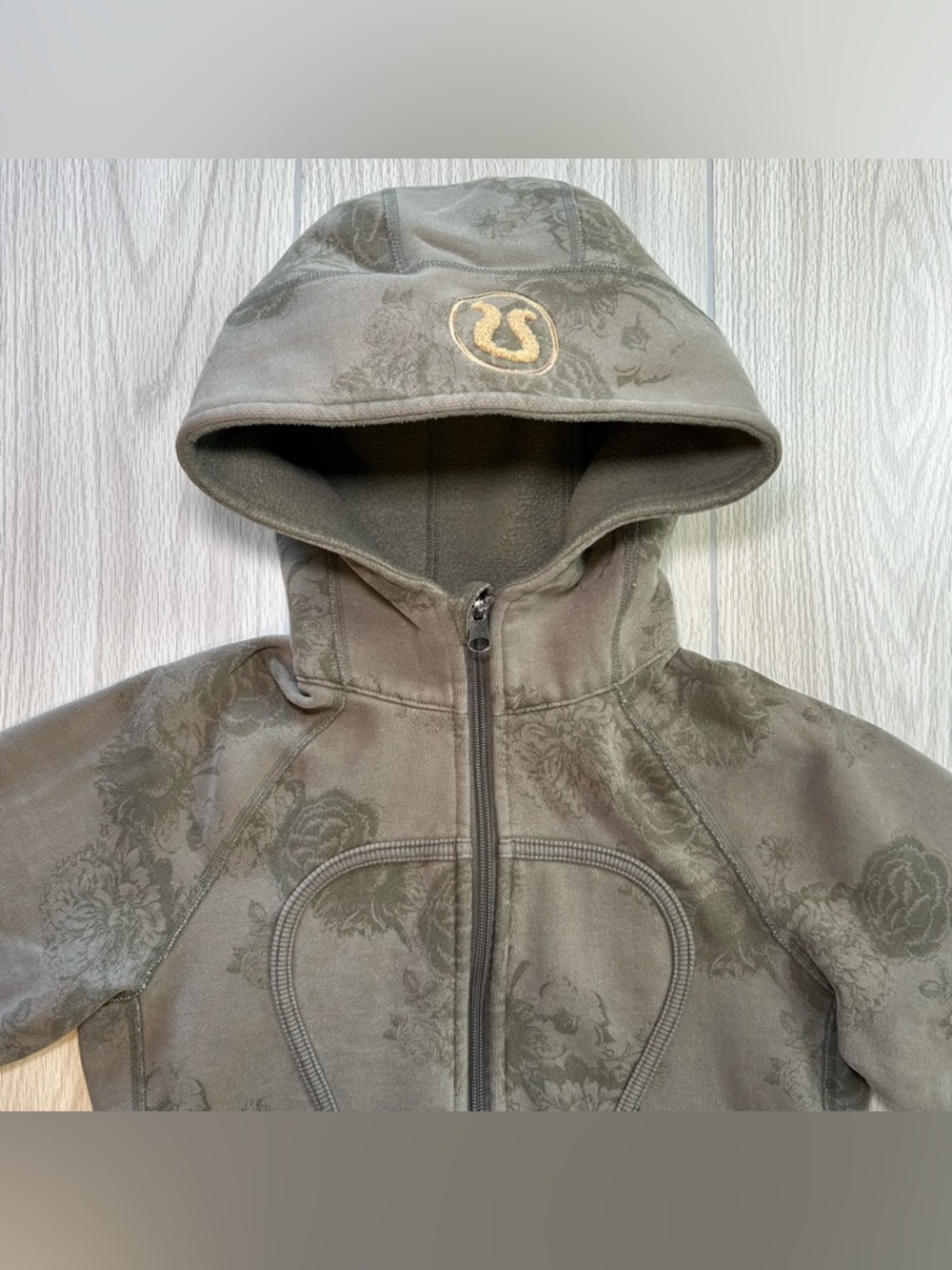 Lululemon Scuba Hoodie II Rare Alberta Lake Rose Special Edition Floral Size 2 - Picture 3 of 8